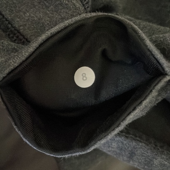 Woman’s Lululemon Leggings Size 8 - Picture 6 of 6